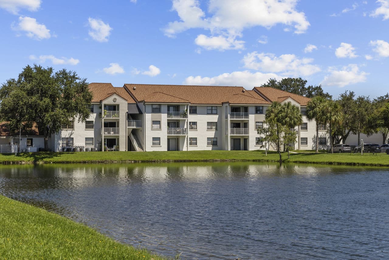 La Vue At Emerald Pointe Hollywood Fl 2 of 30