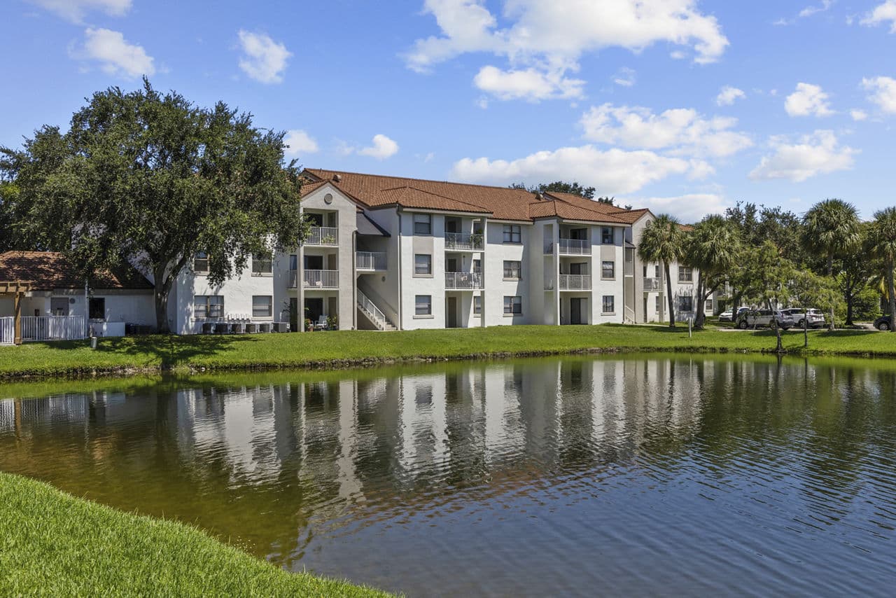 La Vue At Emerald Pointe Hollywood Fl 3 of 30