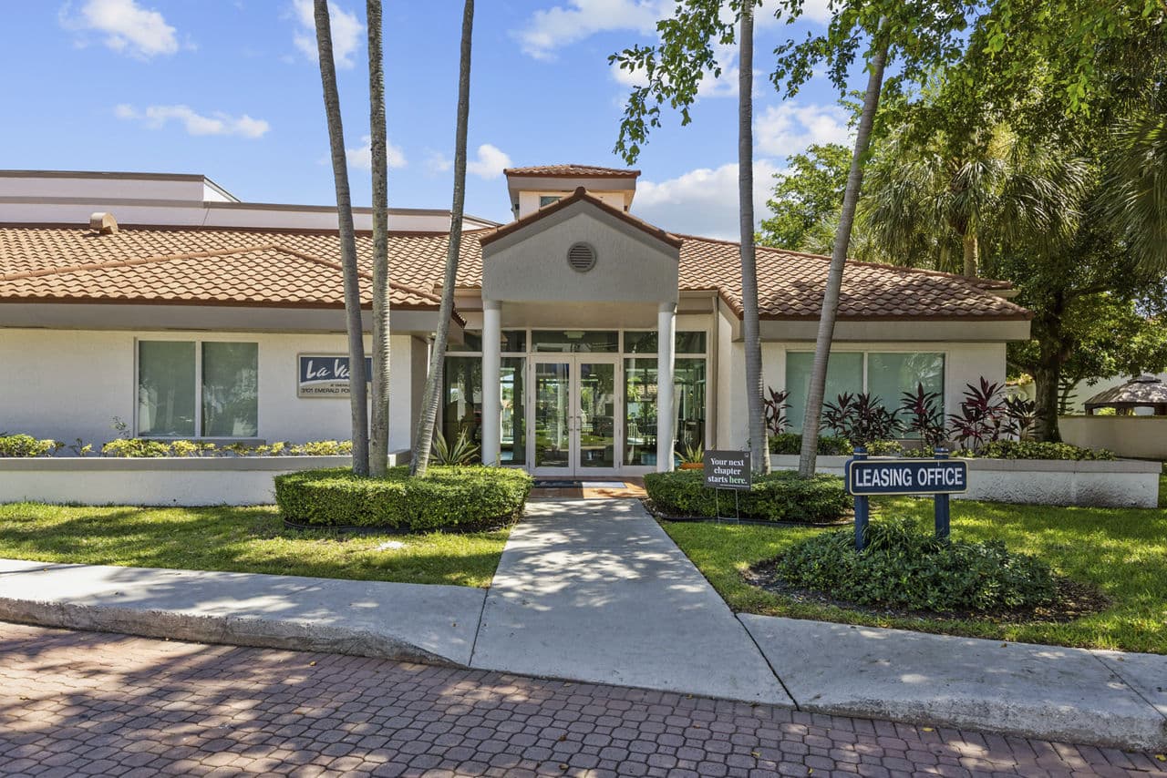 La Vue At Emerald Pointe Hollywood Fl 4 of 30