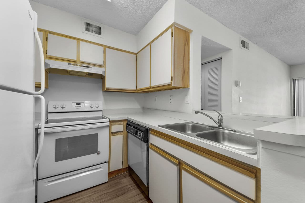 La Vue At Emerald Pointe Hollywood Fl 23 of 30