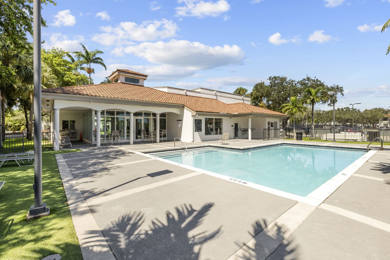 La Vue At Emerald Pointe Hollywood Fl 5 of 30