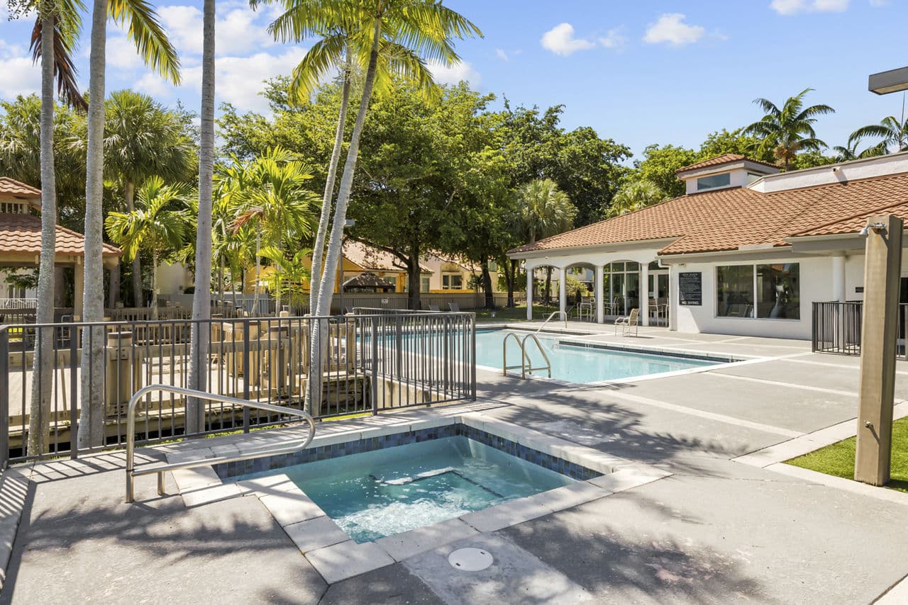 La Vue At Emerald Pointe Hollywood Fl 8 of 30