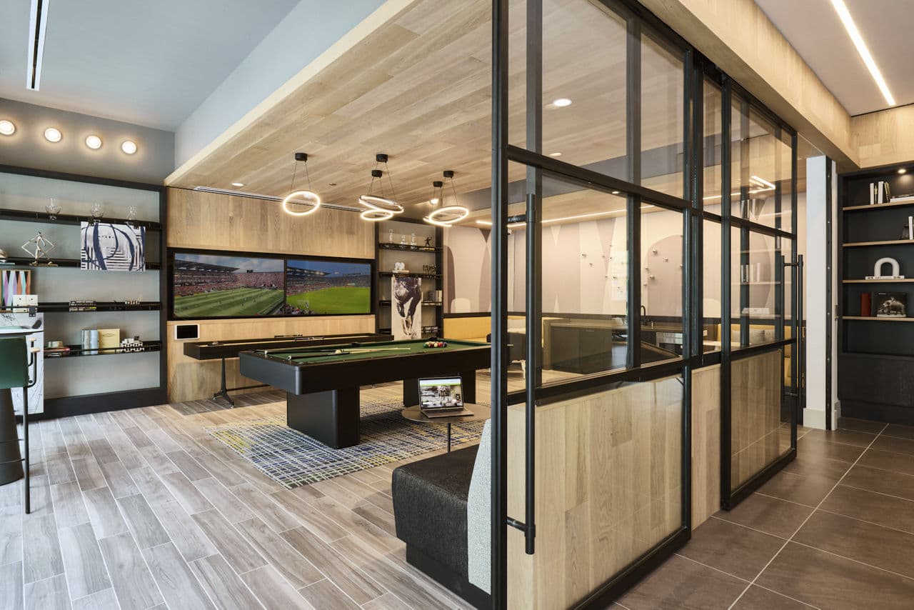 Sloan Clarendon 15 of 25