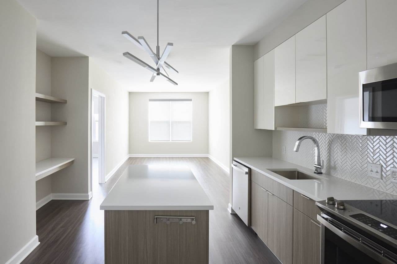 Sloan Clarendon 20 of 25