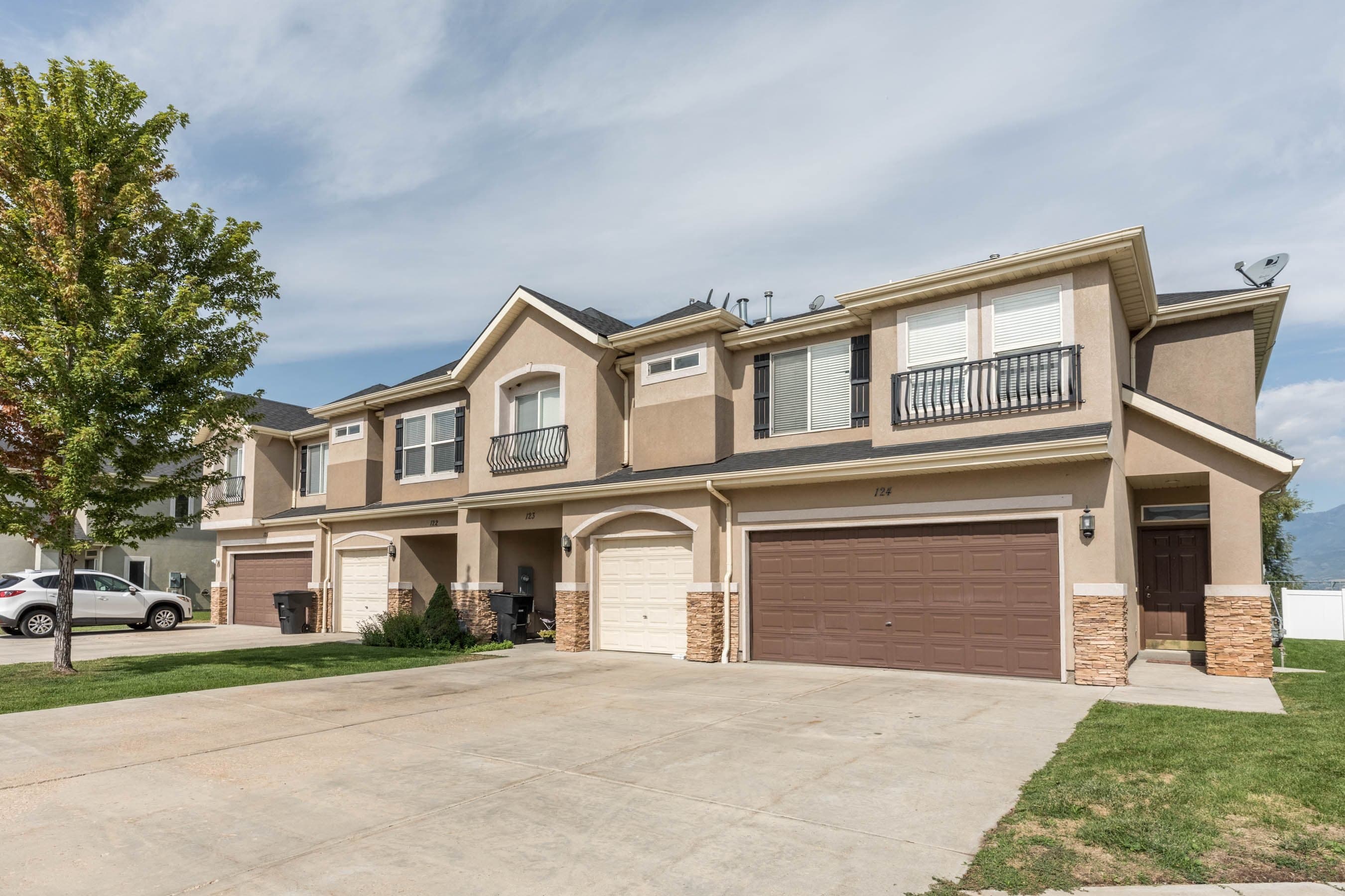Wing Pointe/Greenfield 1 of 8
