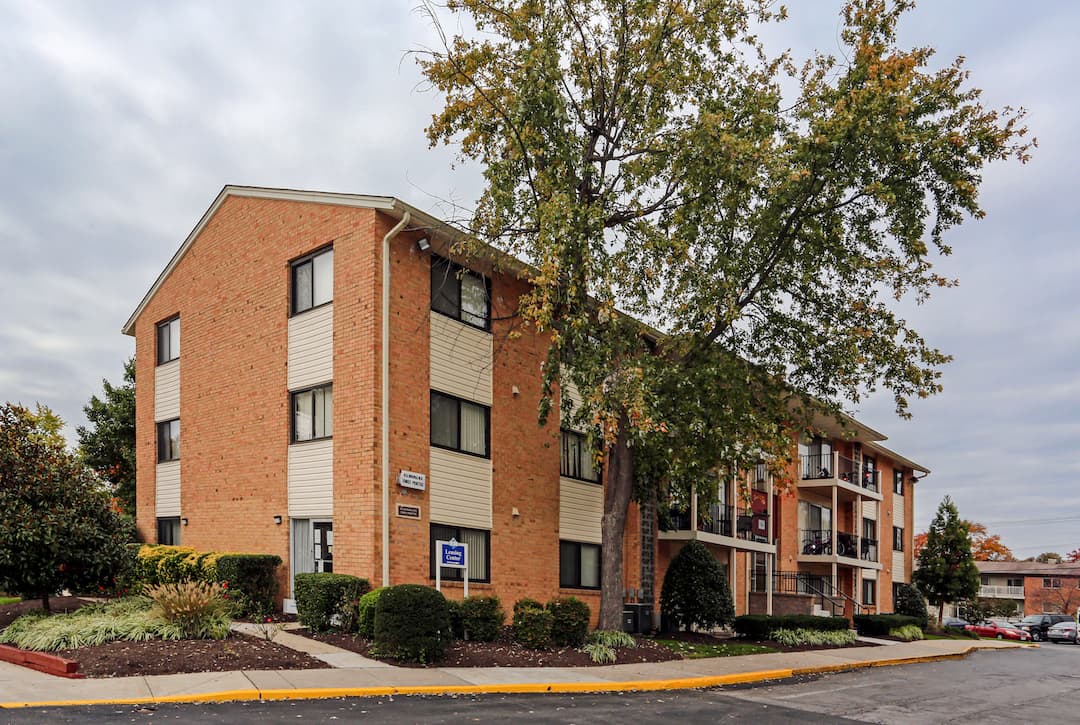 Laurel Park & Laurelton Court 10 of 23