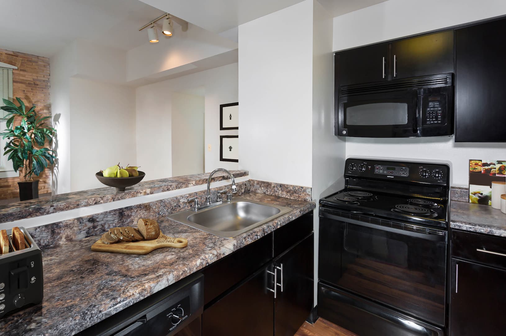 Marlboro Classic Apt & Redwood Square 15 of 22