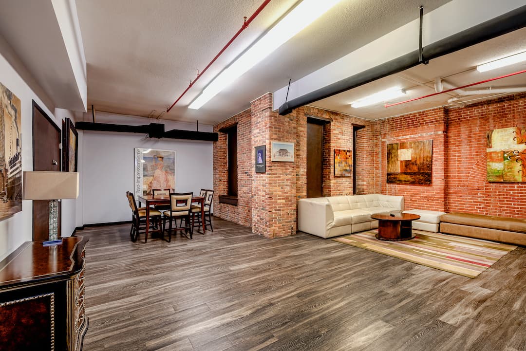 Marlboro Classic Apt & Redwood Square 9 of 22