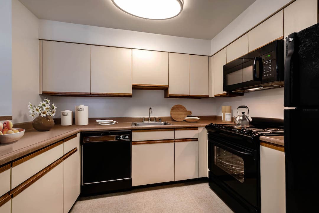 Marlboro Classic Apt & Redwood Square 20 of 22