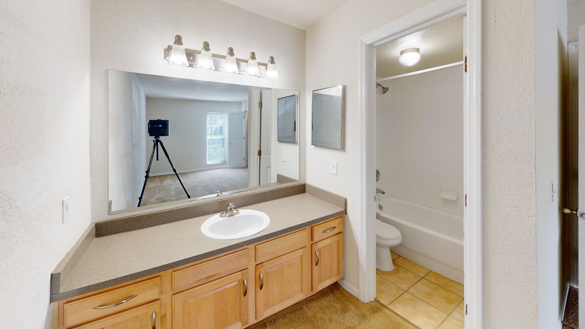 The Breyley Apartments 4 of 5