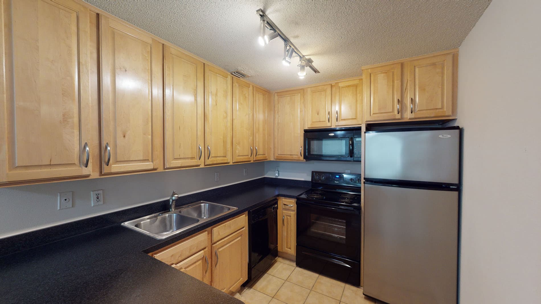 Altamira Place Apartment Homes 2 of 5