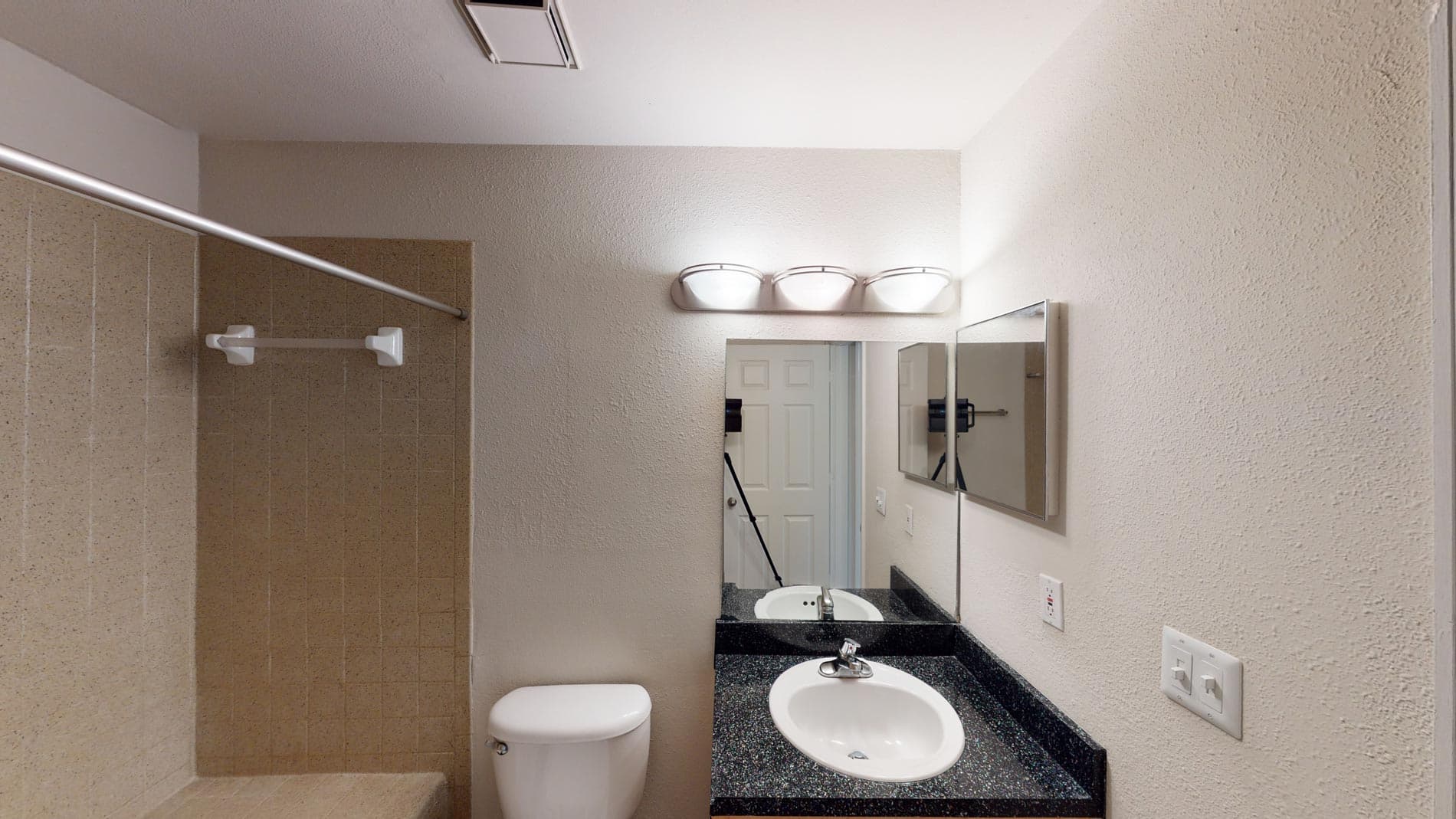 Altamira Place Apartment Homes 4 of 5