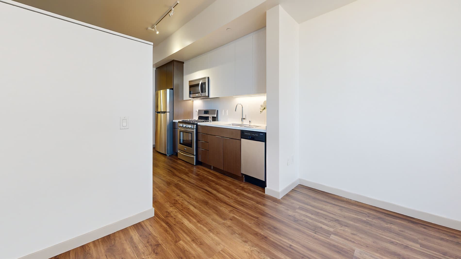 3033 Wilshire 1 of 5