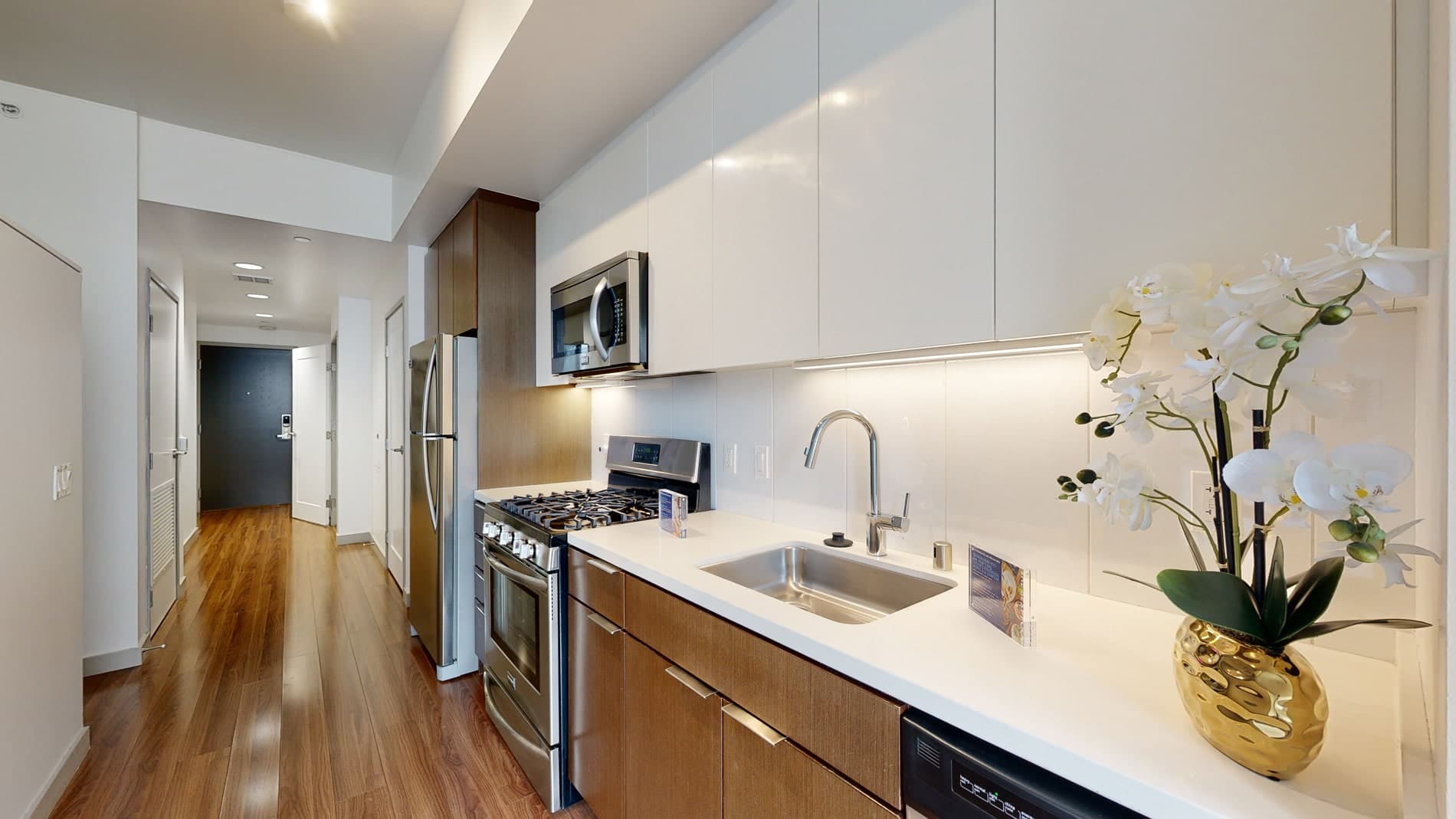 3033 Wilshire 1 of 5