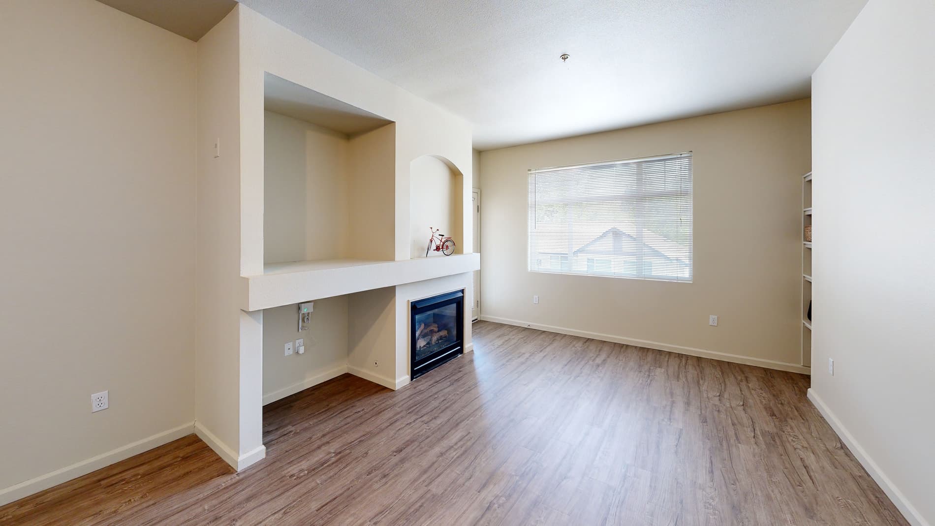 The Hawthorne Apartments 2 of 5