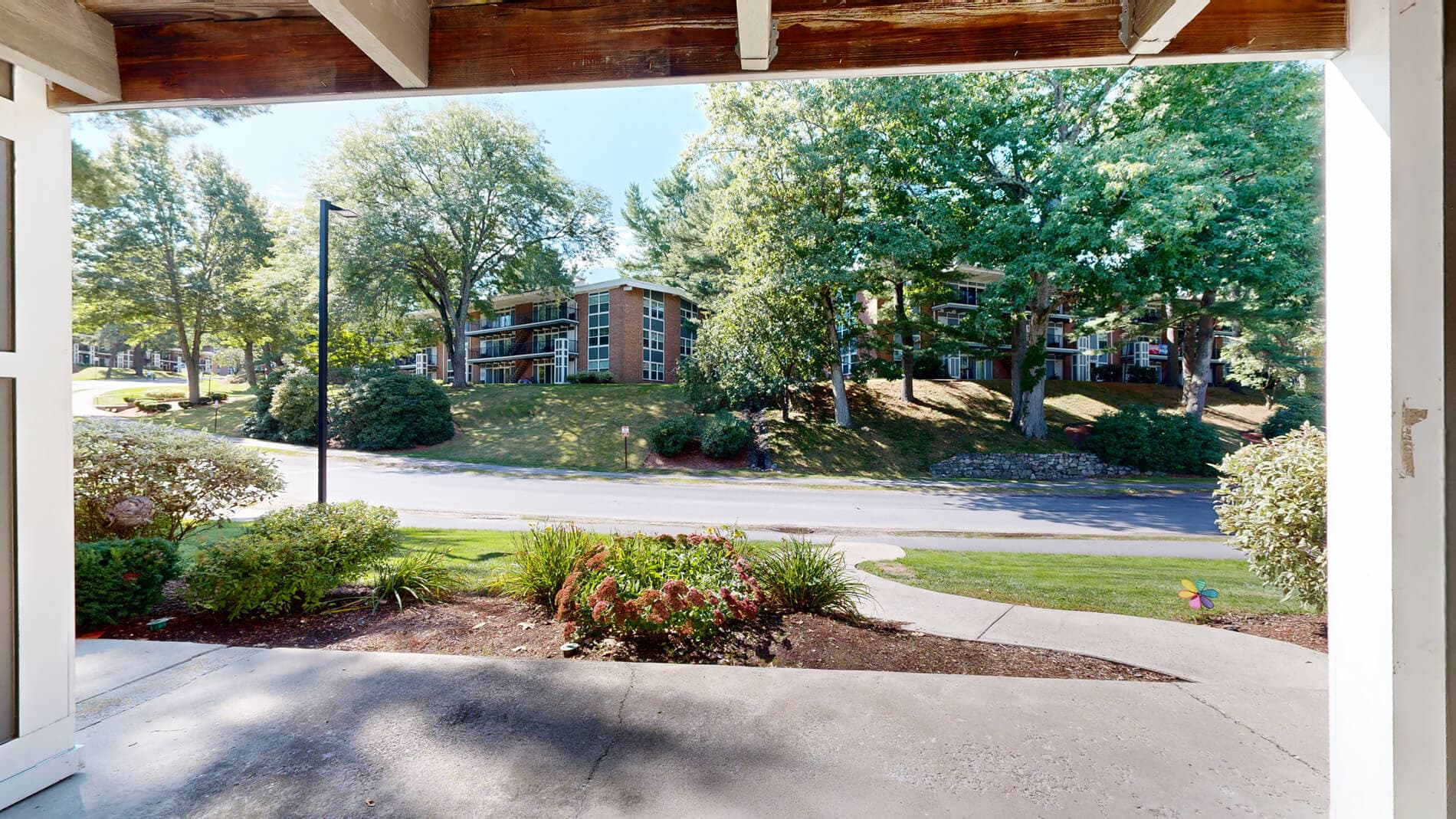 The Commons at Windsor Gardens 3 of 5