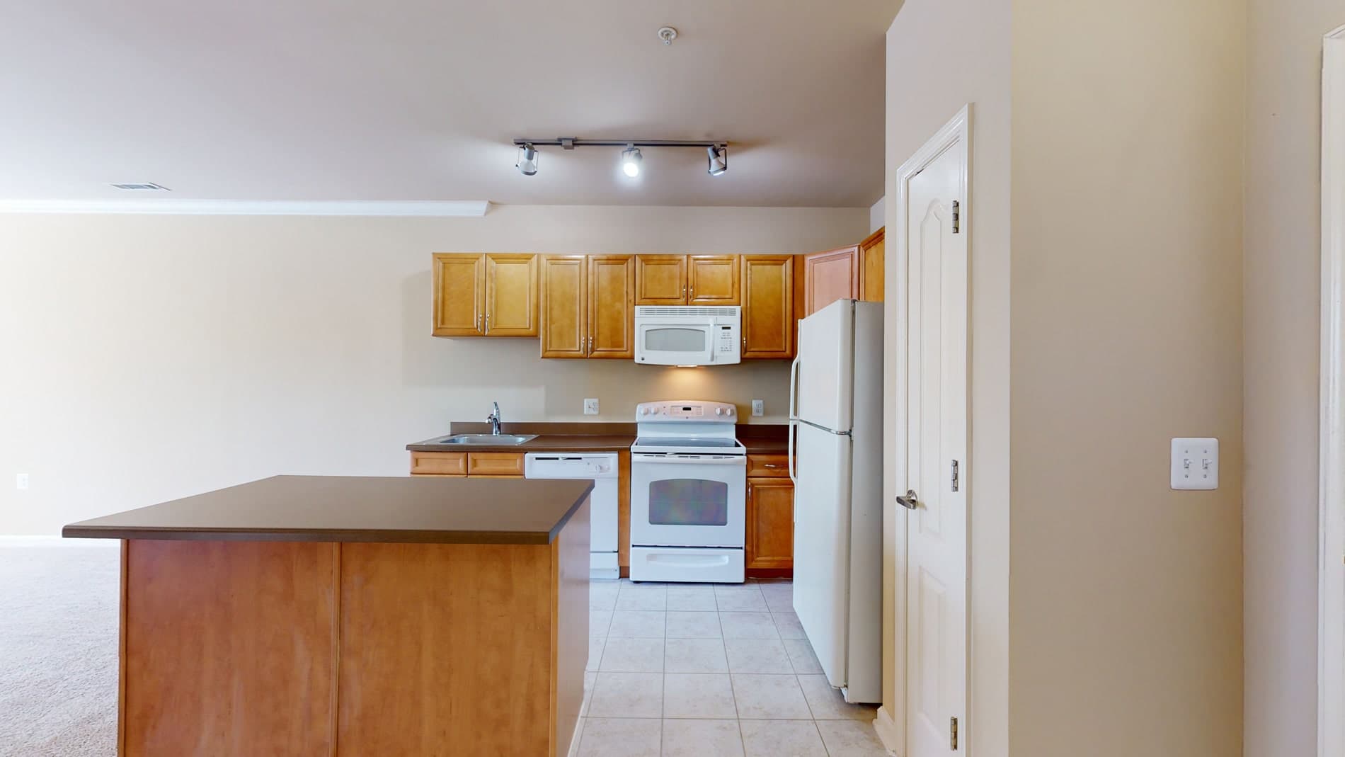 Signal Hill Apartment Homes 1 of 5