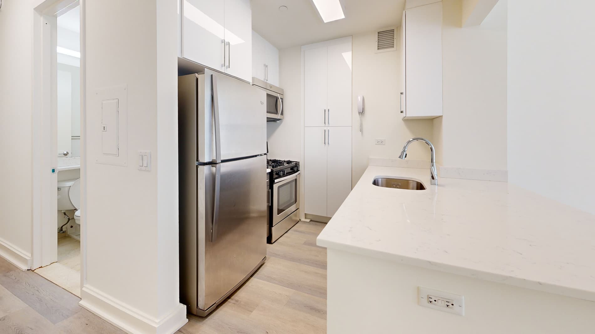 10 Hanover Square 1 of 5