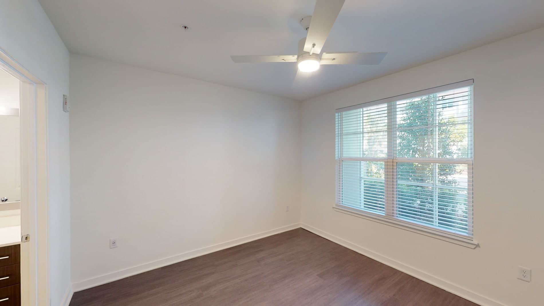Essex Luxe Apartments 4 of 5