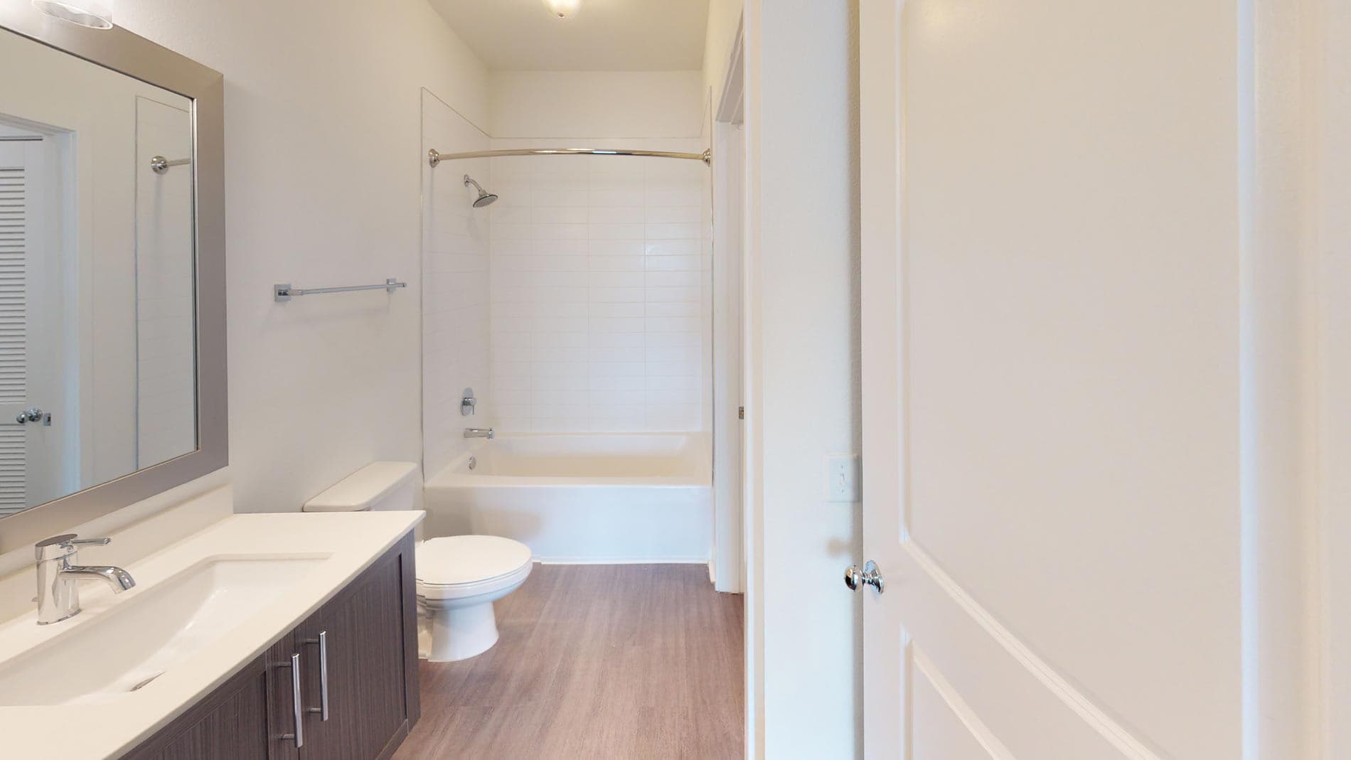 Essex Luxe Apartments 4 of 5