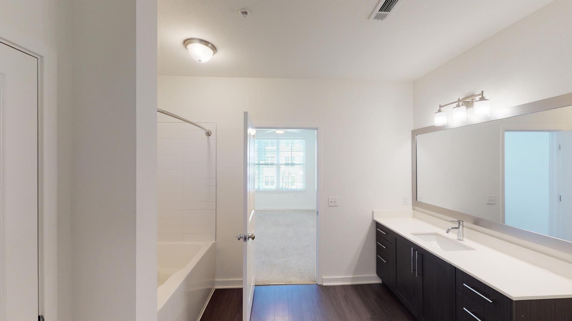 Essex Luxe Apartments 4 of 5