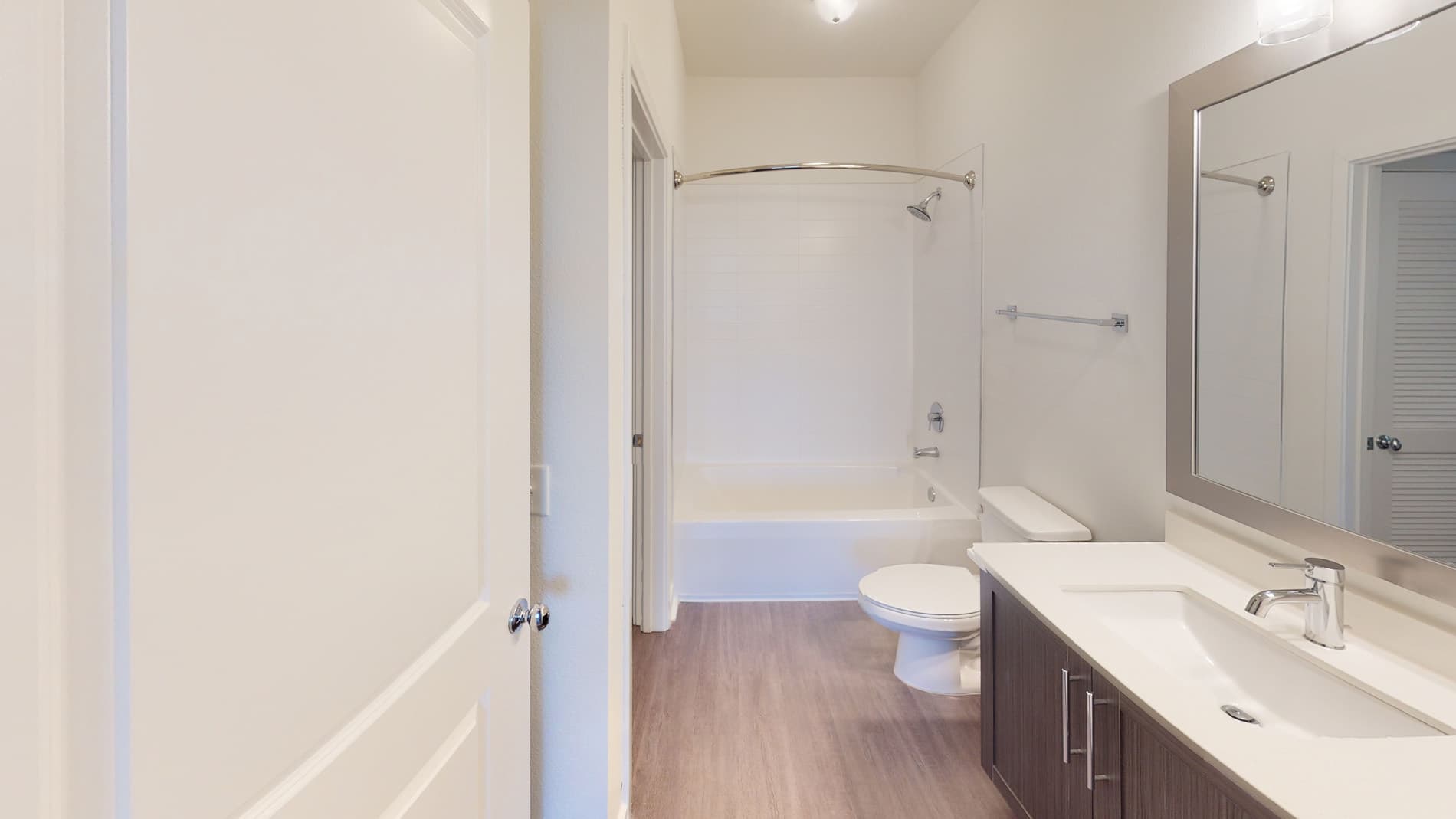 Essex Luxe Apartments 4 of 5