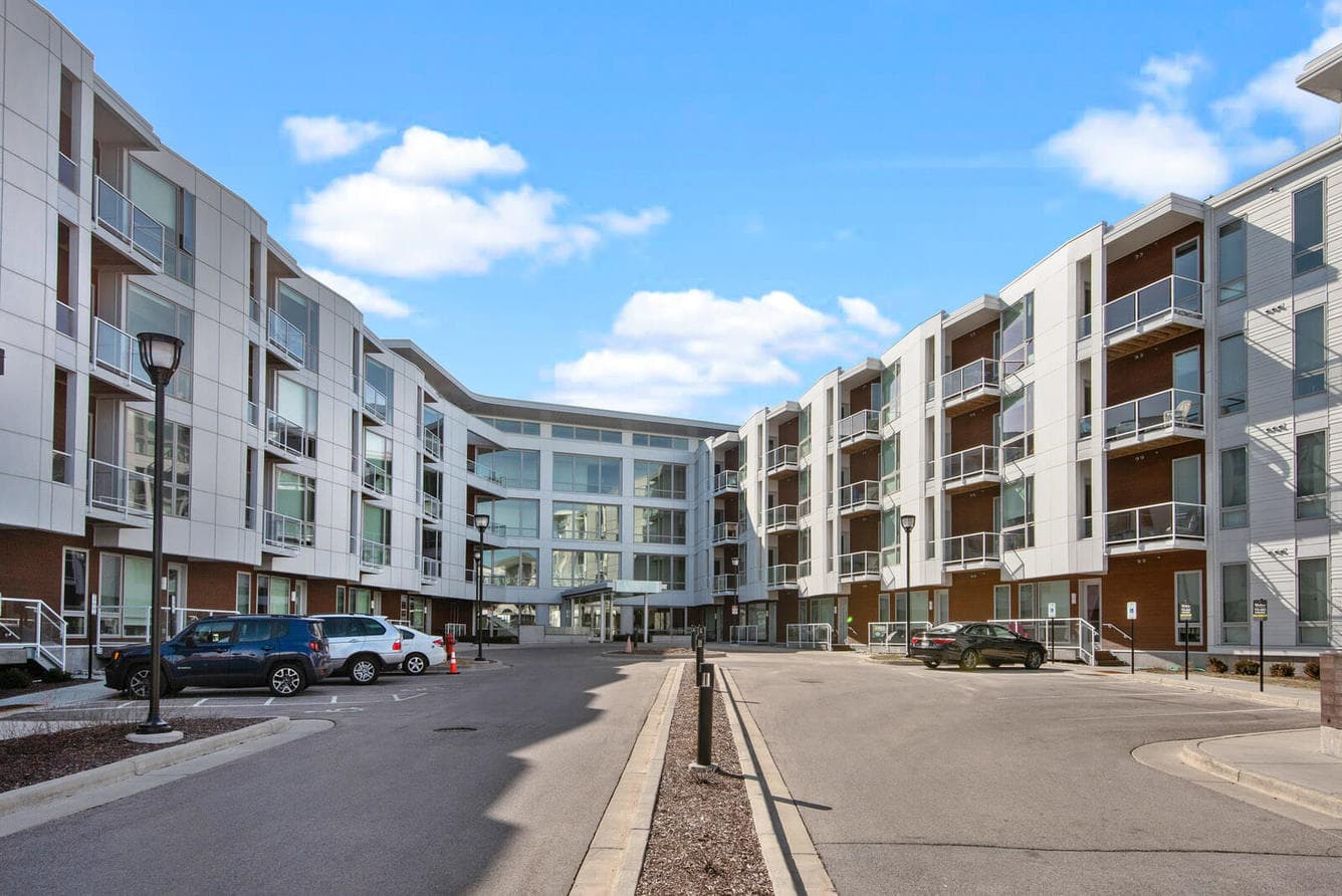 Emerald Row Apartments 11 of 16