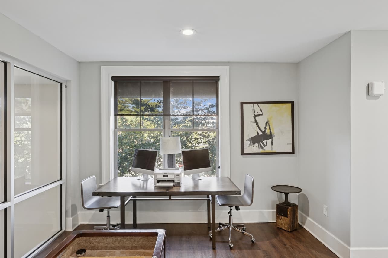 One Metrocenter 2 of 36