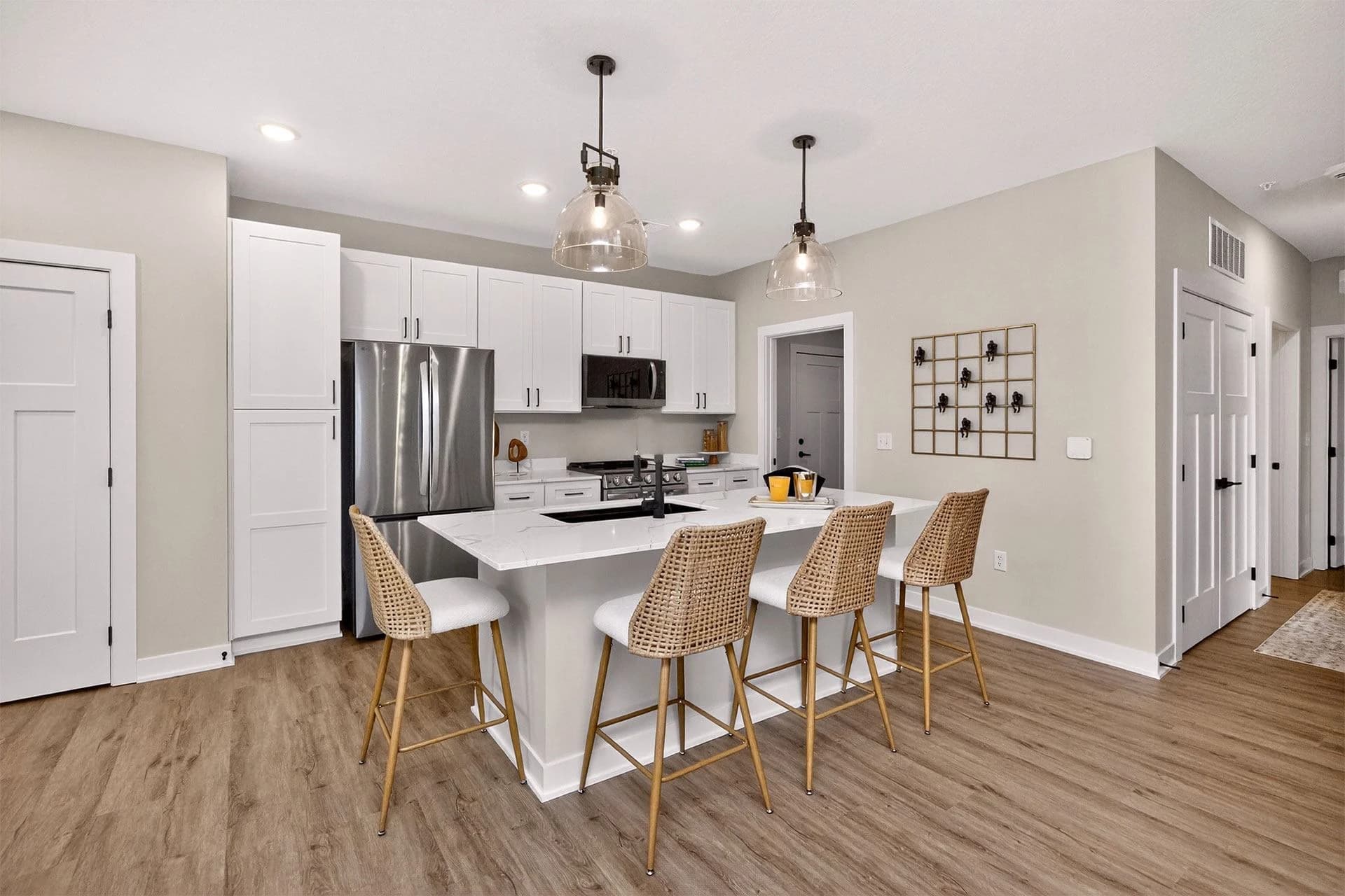 Luxury Apartments & Townhomes in West Des Moines Picket Fence Rentals 1 of 34