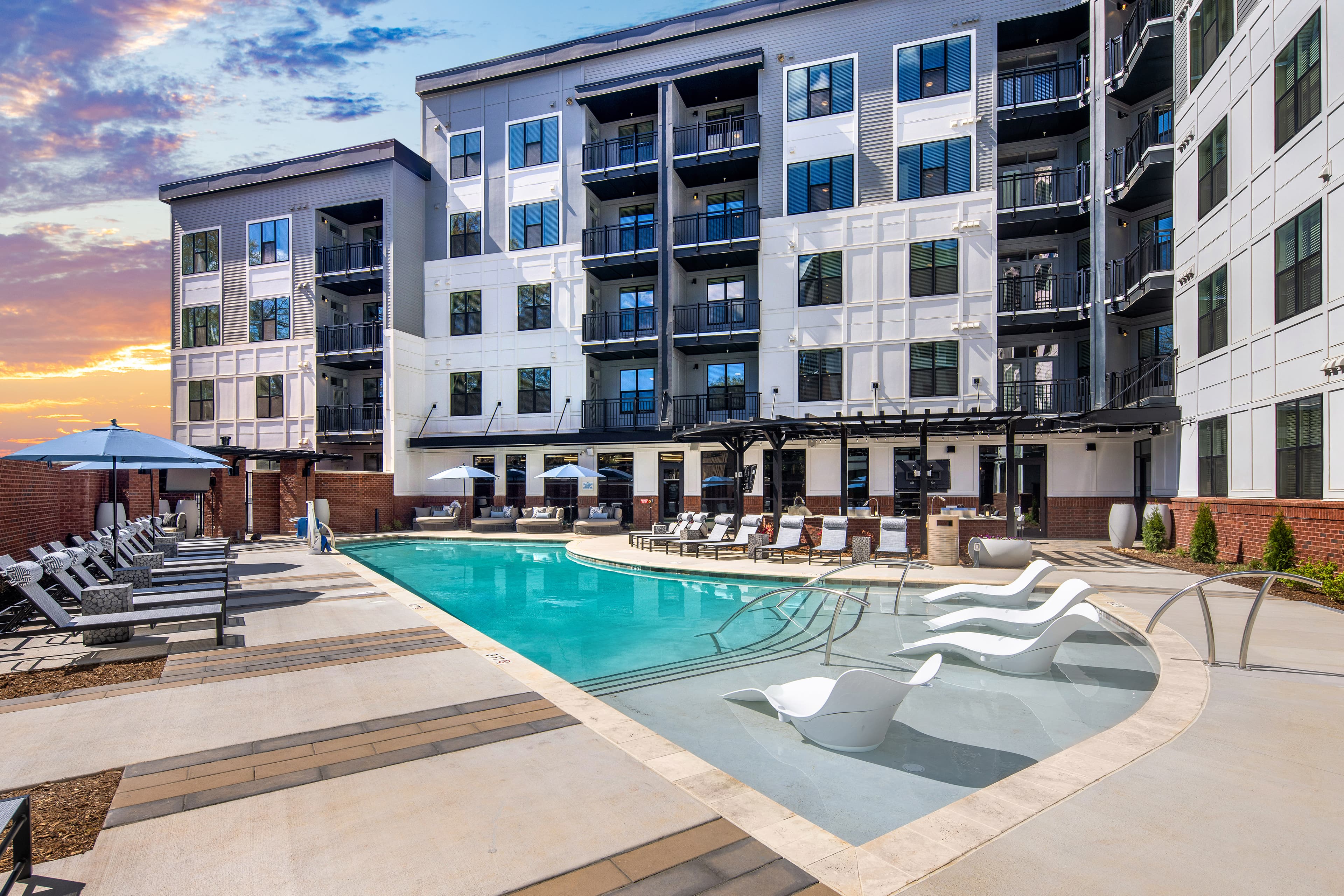 MAA Plaza Midwood 1 of 7
