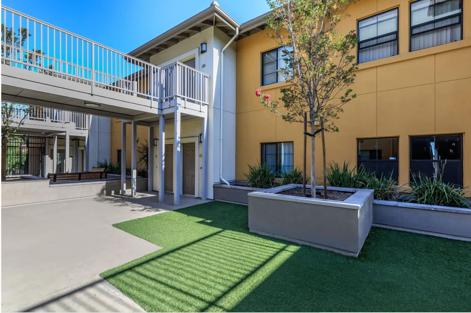 MacArthur Apartments 1 of 14