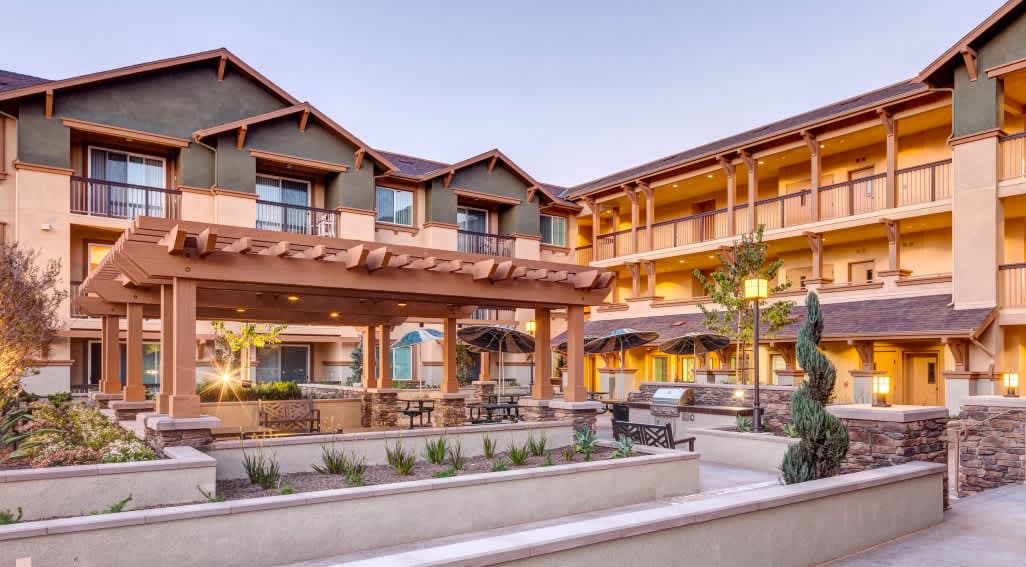 Broadway Villas 1 of 8