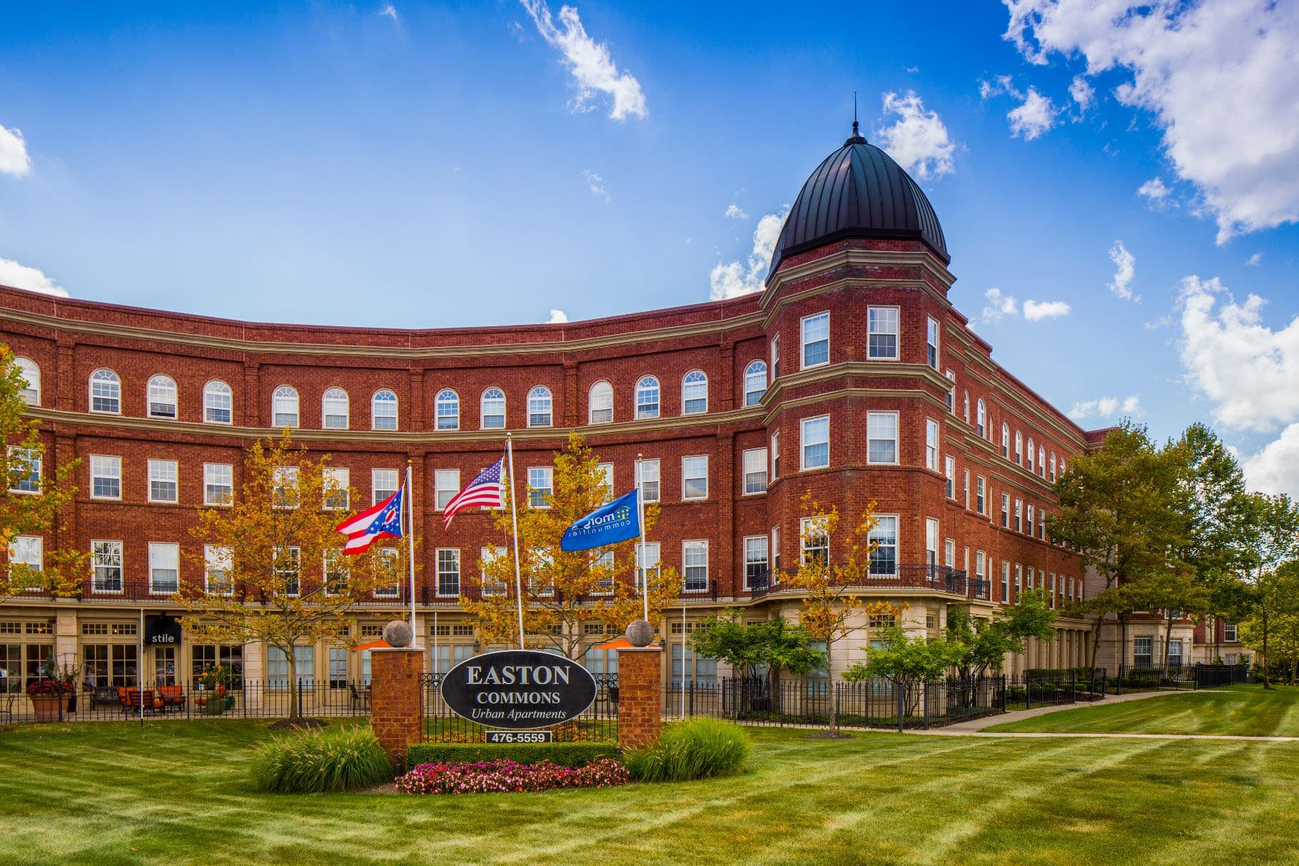Easton Commons Apartment Homes 1 of 2