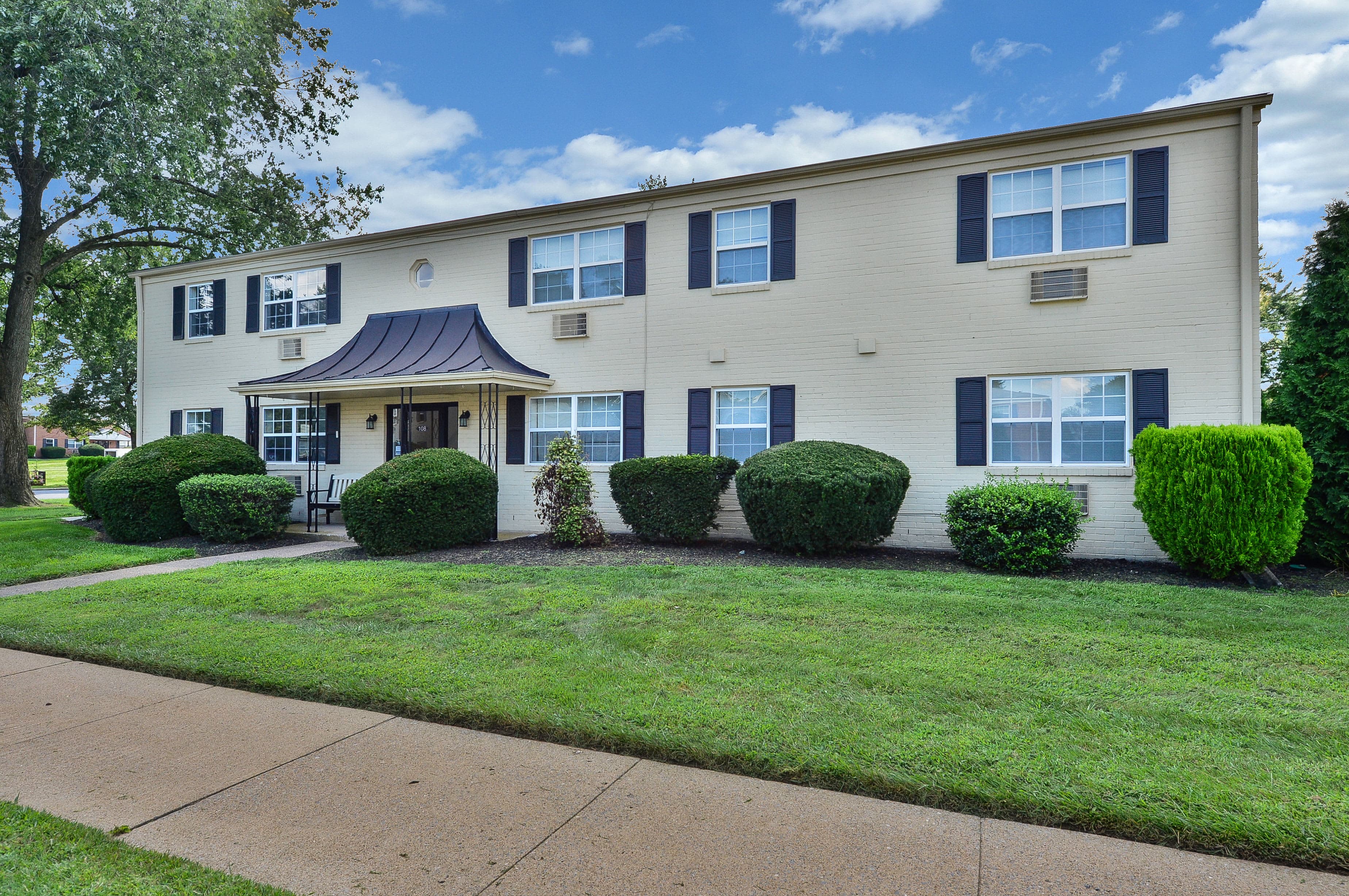 Camp Hill Plaza Apartment Homes 1 of 2
