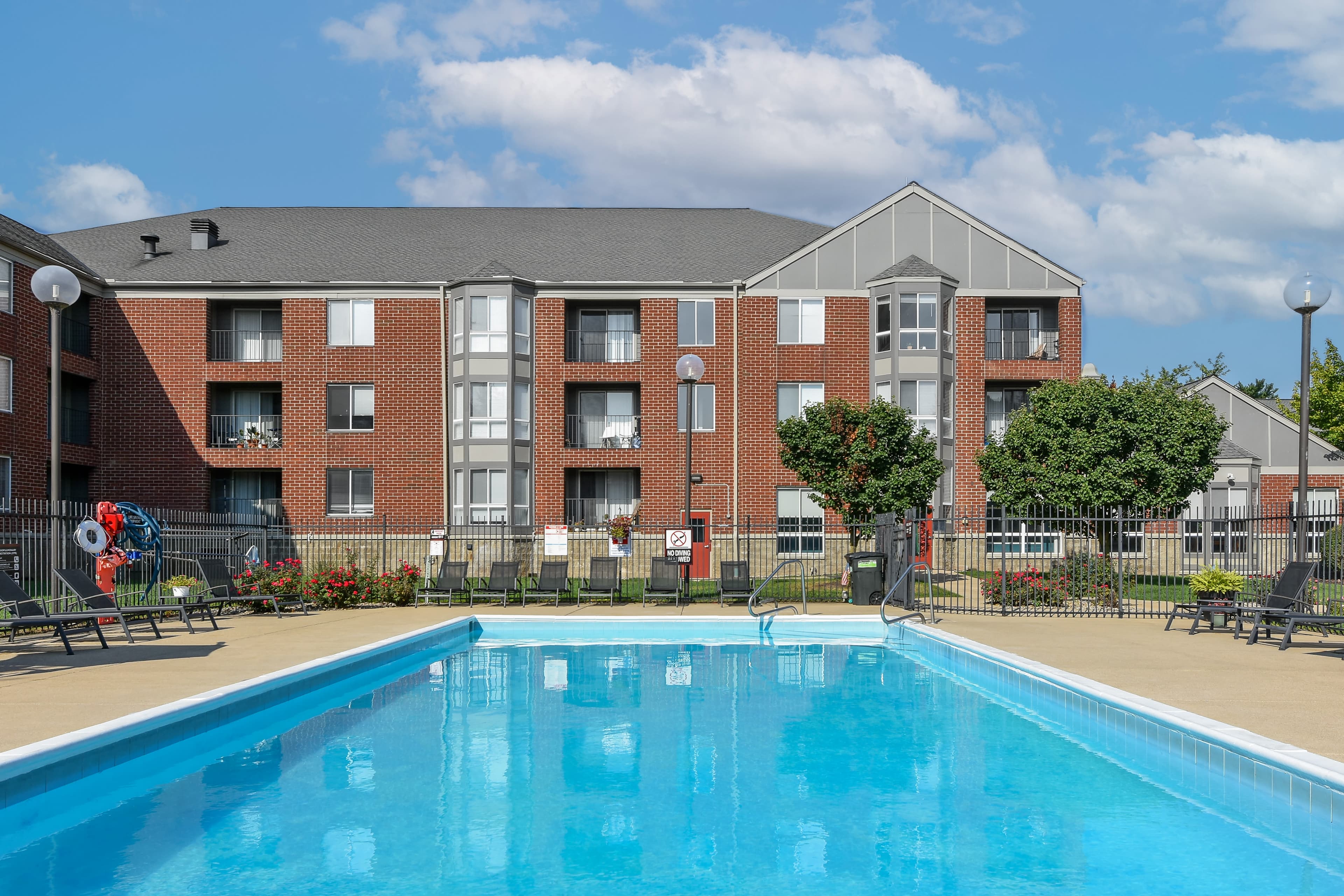 The Pointe at St. Joseph Apartment Homes 1 of 2