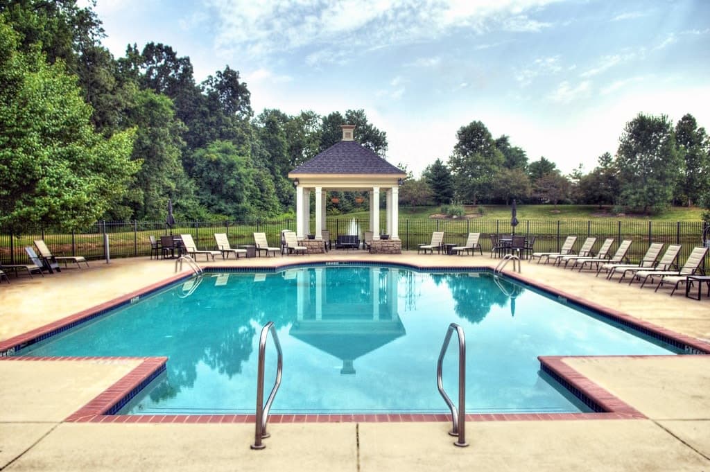 The Bradford at Easton Apartments & Townhomes 1 of 2