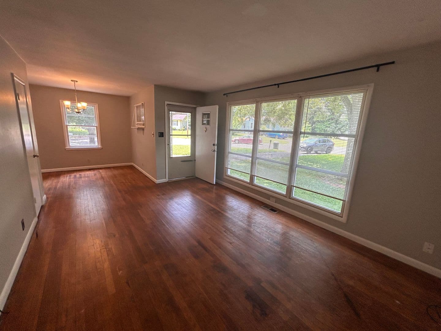 4107 Arlington Circle 1 of 7