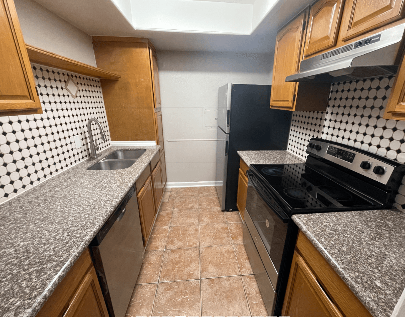TXSMN Sussex Manor Apartments 1 of 6