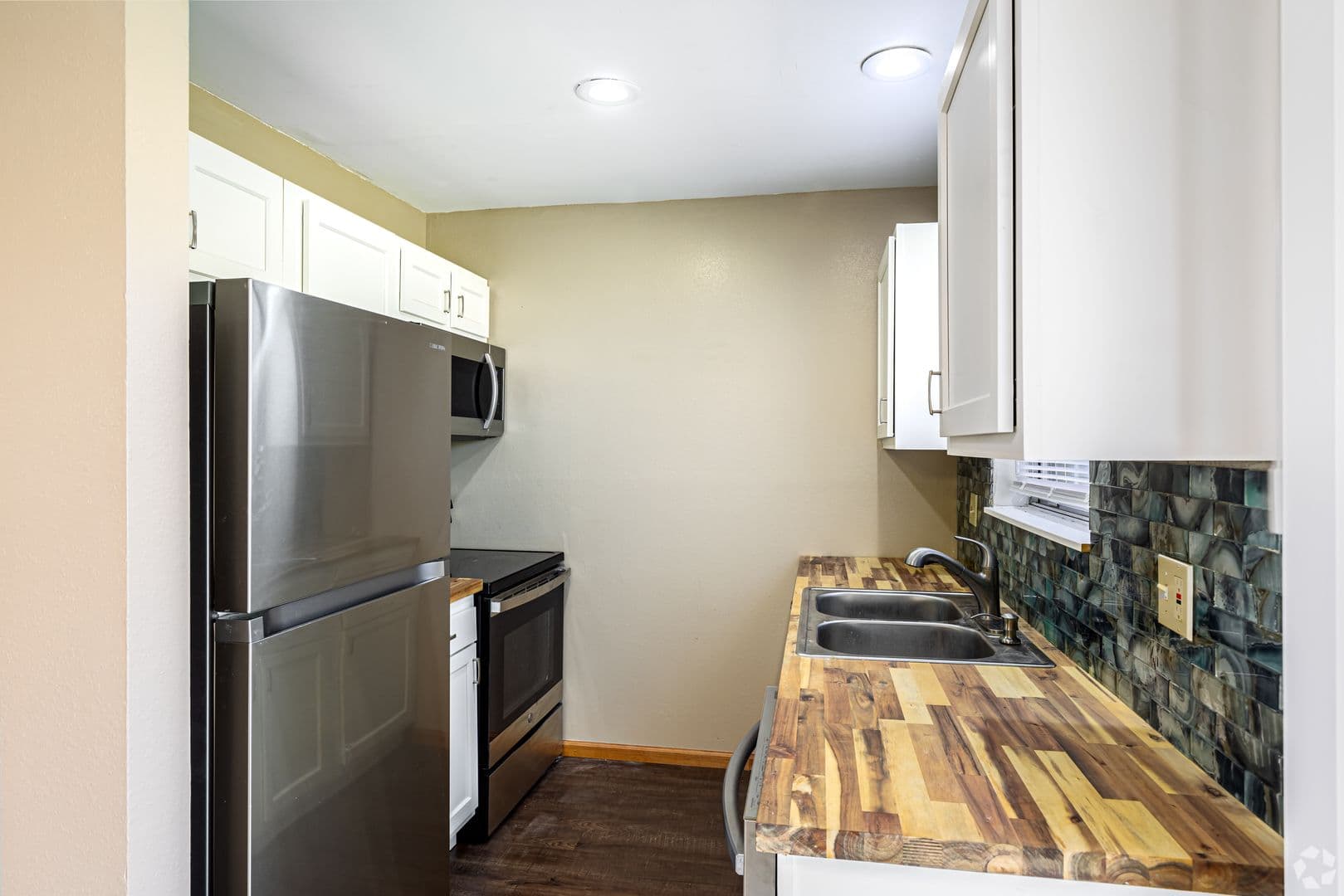 MOHPT Hyde Park Townhomes 1 of 7