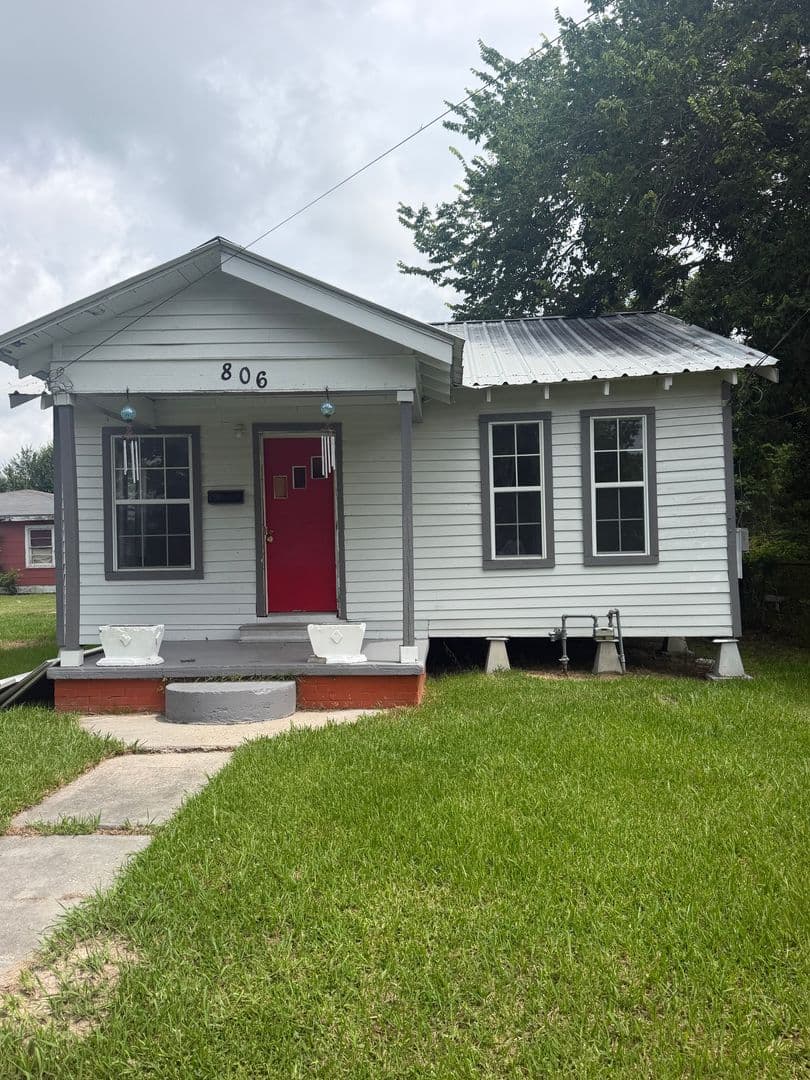 806 W D Street 1 of 8