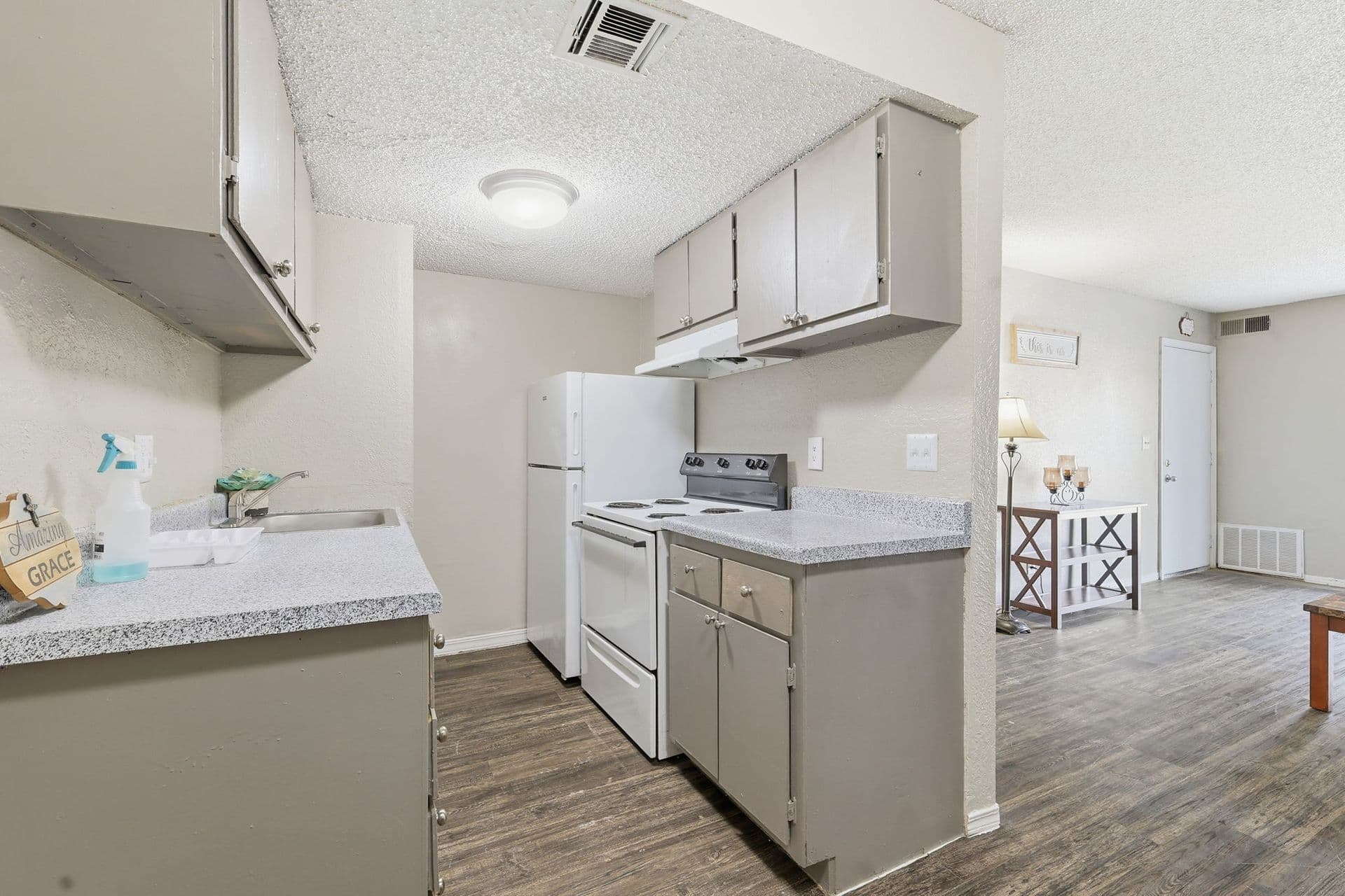Woodland Hills Apartments 1 of 52