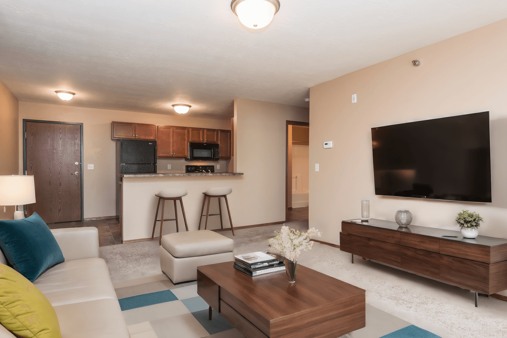 Willow Creek Apartments and Townhomes 1 of 7