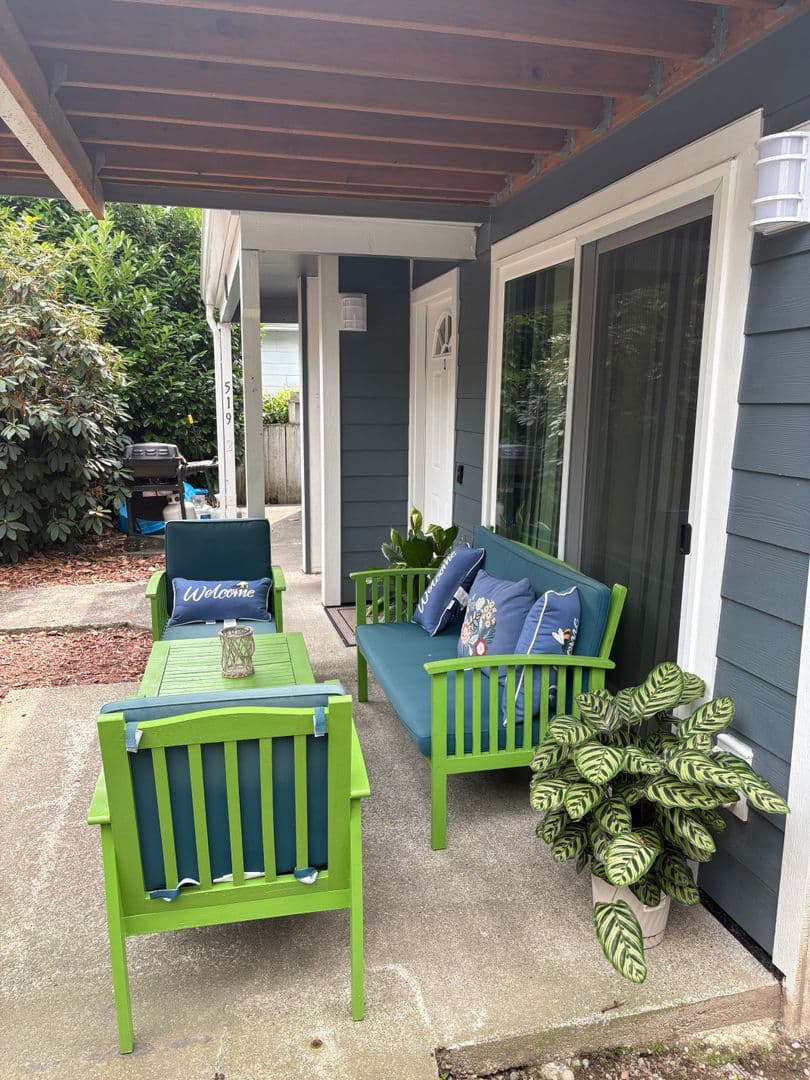 519 Burnett Ave S #1, Renton WA 98057 1 of 9