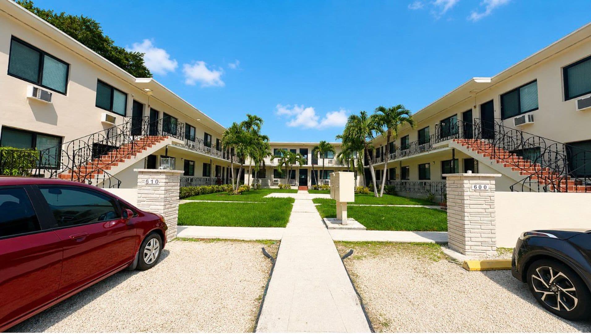 600 SW 9 AVE 1 of 9