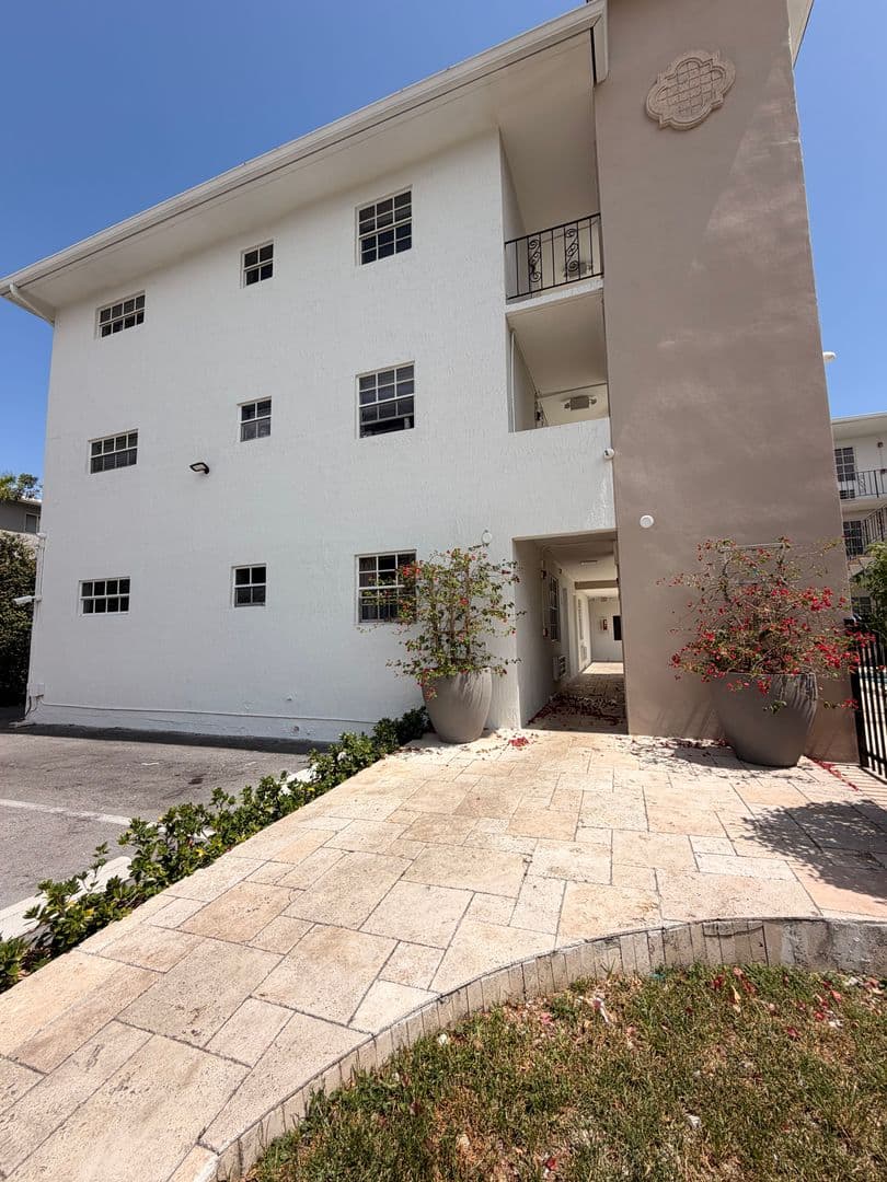 3270 West Trade Avenue 1 of 13