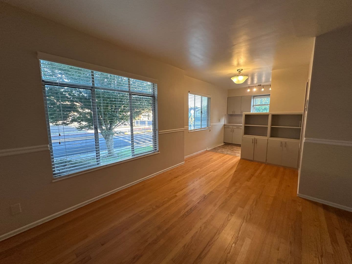 Carlson Drive (5488, 5492) 1 of 27