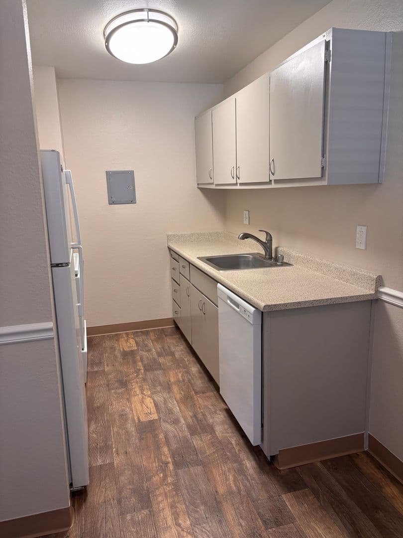 Walnut Avenue (2548) 1 of 15