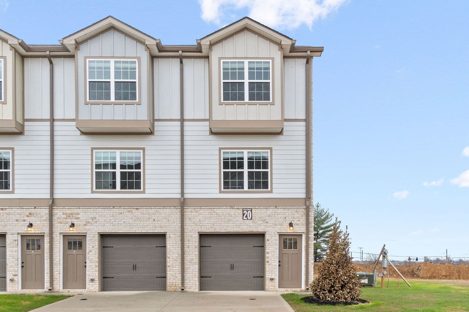 Allen Rd - 3350 (x114) 1 of 27