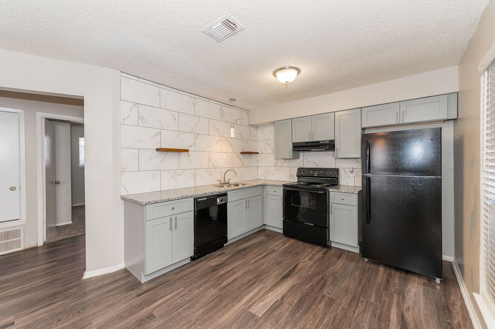 400 Rosewood 1 of 4