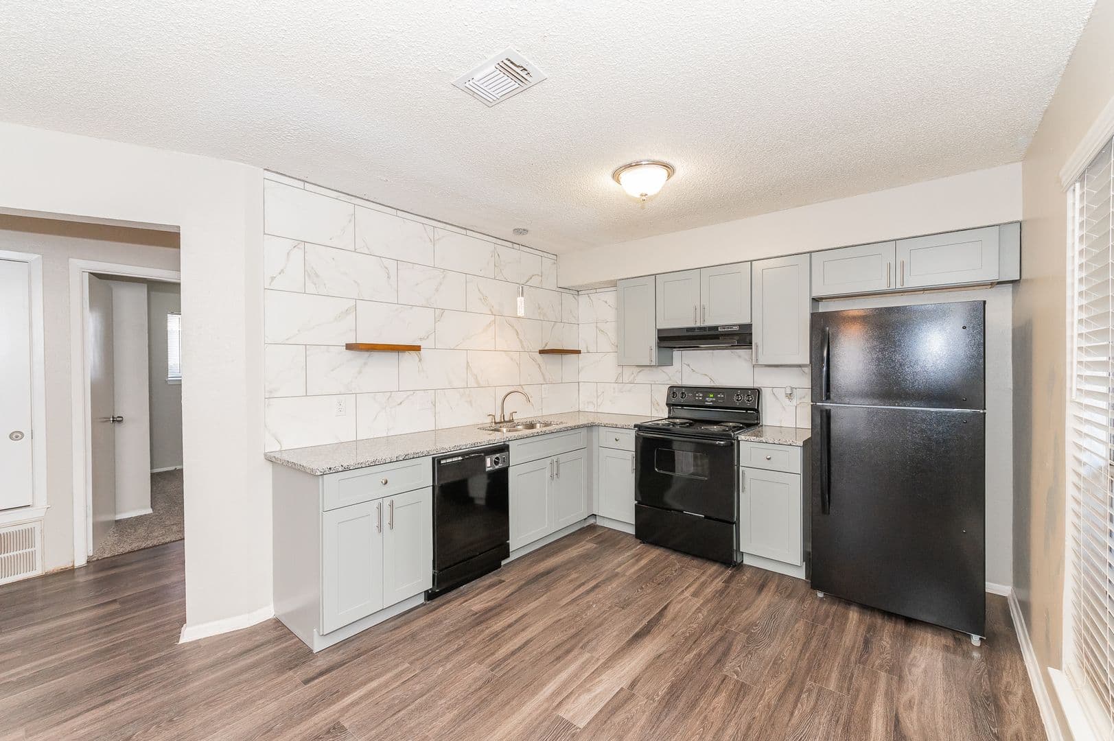 400 Rosewood 1 of 8
